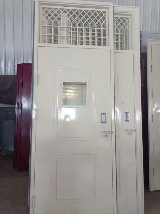 英吉沙学校教室门