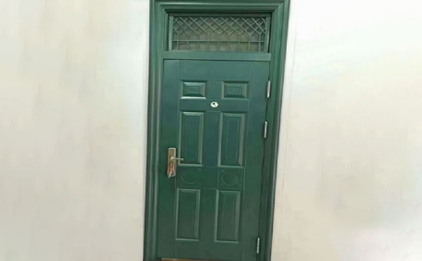 英吉沙学校教室门