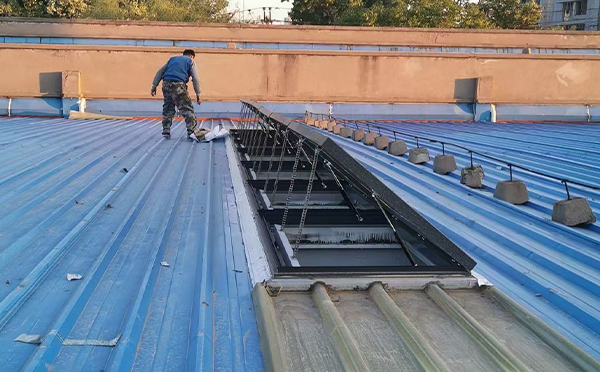 某区域性物流仓储中心英吉沙排烟窗系统安装项目